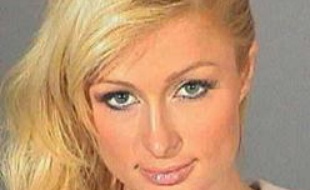 Photo de Paris Hilton à son entrée en prison le dimanche 3 juin 2007 au soir