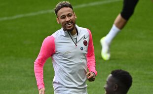Neymar, détendu lundi lors de l'entraînement du PSG.