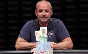 Pierre Portier vient de remporter la troisième étape du Barriere Poker Tour qui se jouait au casino Barriere de Lille le week-end du 4 et 5 juin 2011.