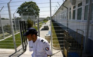 La détention d'un couple moldave avec son enfant de trois semaines dans un centre de rétention administrative, une mesure qualifiée de "traitement inhumain" par la cour d'appel de Rennes, a déclenché jeudi de vives protestations des avocats et des associations d'aide aux étrangers.