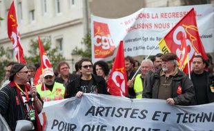 Des intermittents du spectacle manifestent contre le projet de réforme de la convention d'assurance chômage le 25 avril 2014 à Bourges
