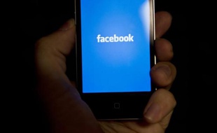 Facebook semble parti à l'assaut du roi Google dans la publicité en ligne, profitant de l'essor des connexions mobiles à internet