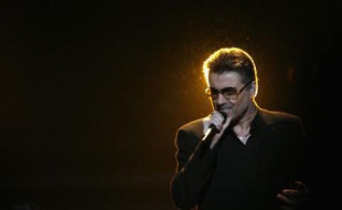 Le chanteur Georges Michael sur scène, au cours de la finale d«American Idol» à Los Angeles, le 21 mai 2008.