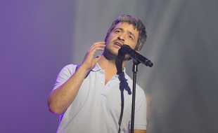 Le chanteur Grégoire le 10 février 2014, à l'Olympia, à Paris.