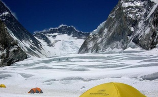 Vue de l'Everest depuis le Népal, le 18 mai 2009