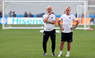 Guy Stéphan et Didier Deschamps, avant le début de l'Euro 2016.