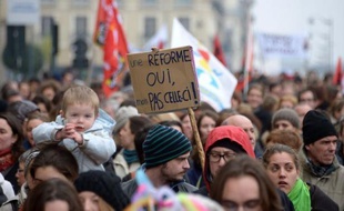 Les Français "doutent de la capacité de leur commune à mettre en place la réforme" des rythmes scolaires par manque d'infrastructures et de personnel qualifié, demandant qu'elle soit graduelle, révèle un sondage publié mercredi par le principal syndicat du primaire.