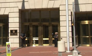 Un shérif a tué un homme armé d'un couteau en plein tribunal, à West Chester, aux Etats-Unis.