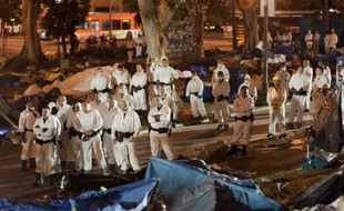 A Los Angeles, environ 500 personnes étaient présentes au moment de l'intervention de la police dans la nuit de mardi à mercredi, selon un photographe de l'AFP. Le démantèlement du camp est finalement intervenu 48 heures après l'expiration d'un ultimatum fixé par le maire de la ville.
