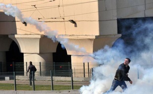 Des heurts entre Kurdes et forces de sécurité turques ont fait neuf blessés dimanche à Diyarbakir (sud-est) et à Istanbul à l'occasion des célébrations du Nouvel an kurde, le Newroz, en dehors des dates autorisées par Ankara.