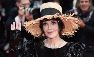 Isabelle Adjani, actrice, sur le tapis rouge à Cannes le 20 mai 2019