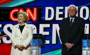 Les candidats démocrates à la Maison Blanche Hillary Clinton et Bernie Sanders le 14 avril 2016 à New York, aux Etats-Unis