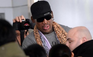 De retour de Pyongyang, l'ex-vedette de la NBA Dennis Rodman a affirmé lundi à Pékin ne pas avoir rencontré lors de son séjour le numéro un nord-coréen Kim Jong-Un, qu'il avait qualifié en mars d'"ami pour la vie".