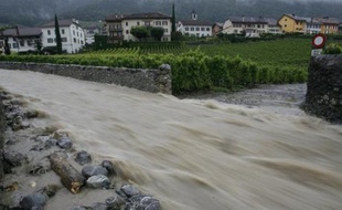 Inondations dans le village d'Yvorne, en Suisse, le 9 août 2007