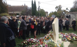 Hommage aux 43 victimes décédées le 23 octobre 2015 dans un accident de la route à Puisseguin.