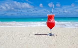 Des étudiants se sont réunis pour faire la fête sur une plage en Galice, jeudi 4 juin 2020.