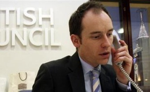 La Grande-Bretagne a décidé jeudi de suspendre sine die les activités du British Council à Saint-Pétersbourg et Ekaterinbourg en réponse à l'attitude, "répréhensible et indigne d'un grand pays", des autorités russes, dans un nouvel accès de fièvre entre Londres et Moscou.