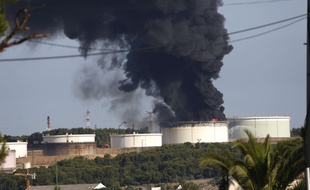 Une double explosion s'est produite dans la raffinerie Lyondellbasell à Berre-L'Etang (France), le 14 juillet 2015.