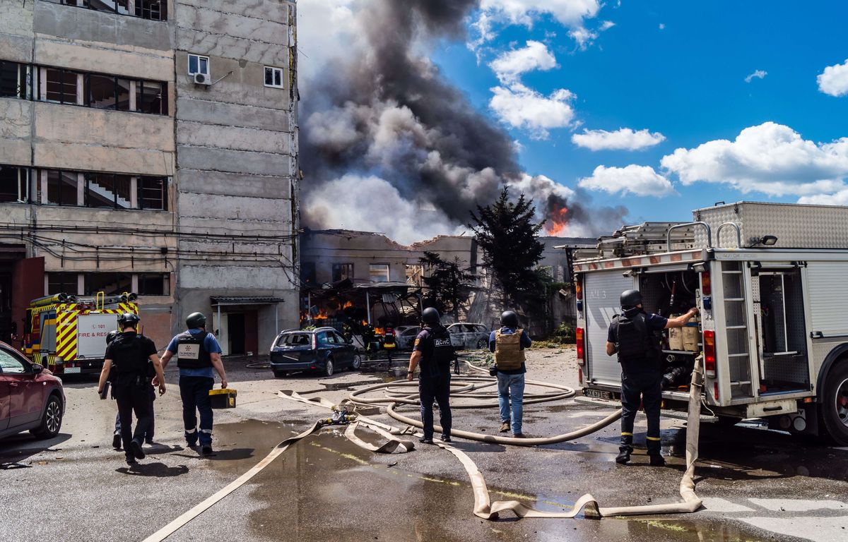 Guerre en Ukraine : De nouvelles attaques en Ukraine, qui évacue le front est