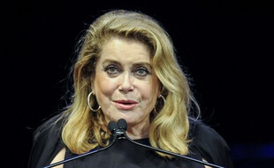 Catherine Deneuve assume sa signature dans la tribune polémique du Monde.