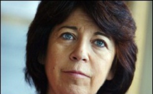 Corinne Lepage, présidente du parti écologiste Cap 21 et candidate à la présidentielle, veut "représenter la société civile" dans une campagne qu'elle juge "hyper-politicienne", avec une "marchandisation du politique".