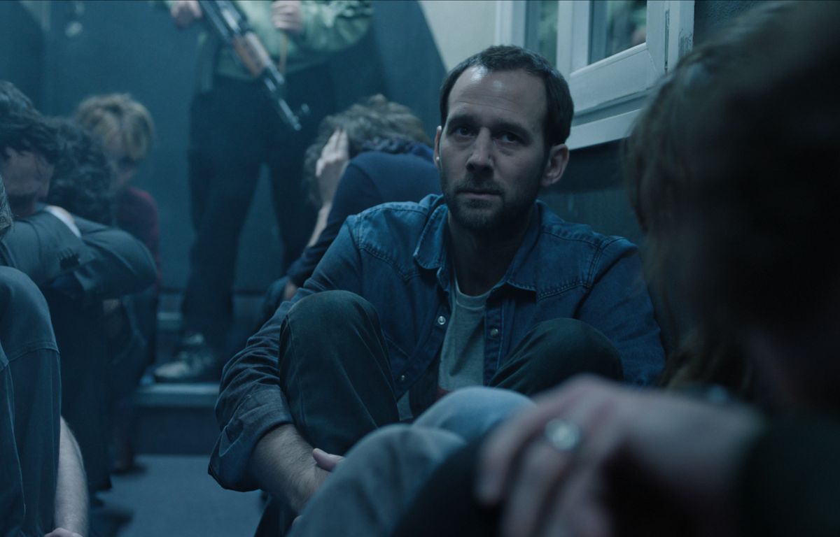 « Des Vivants » : Comment montrer les terroristes à l'écran « sans les héroïser » ?