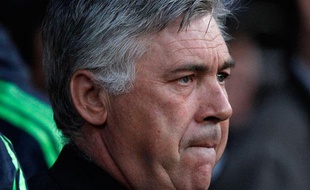 Carlo Ancelotti à l'époque où il était entraineur de Chelsea pendant un match de LIgue des champions le 12 avril 2011.