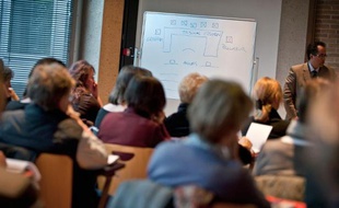 Le gouvernement a donné lundi jusqu'à décembre aux partenaires sociaux pour réformer le système de la formation professionnelle, conçu il y a plus de 40 ans en période de plein emploi, et désormais jugé inadapté.