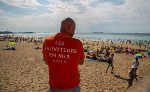 Un Sauveteur sur la plage de Saint Malo