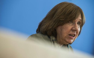 Svetlana Alexievich le 10 octobre 2015 lors d'une conférence de presse à Berlin