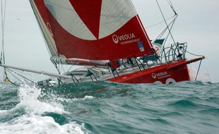 Roland Jourdain, sur son bateau Véolia, lors du Vendée Globe 2008.