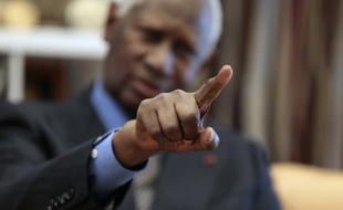 Le secrétaire général de la Francophonie, Abdou Diouf, a vivement dénoncé samedi, à l'ouverture du sommet de l'organisation à Kinshasa, un "déficit de démocratie dans les relations internationales" qui prive l'Afrique de la place "qui lui revient", notamment au Conseil de sécurité de l'ONU.