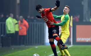 Yoann Gourcuff aux prises avec le Nantais Valentin Rongier, le 25 novembre 2017.