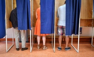 Dans un bureau de vote, le 28 juin 2020 à Bordeaux.