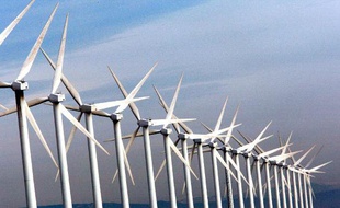 Des éoliennes dans la vallée du Rhône