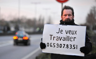 Gilles Latraye,le 29 février 2016, au bord d'une route de Nancy. AFP/JEAN-CHRISTOPHE VERHAEGEN