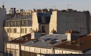 Les locations de meublés de courte durée à Paris ont tellement augmenté que la mairie a décidé de s'en mêler, estimant qu'ils participent à une hausse globale des prix et réduisent d'autant l'offre de logements dans la capitale, déjà en proie à une pénurie.