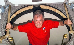 Jean-Loup Chrétien a bord de la navette Atlantis, en 1997.