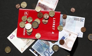 Le ministre de l'Economie Pierre Moscovici fera mercredi une communication en Conseil des ministres au sujet du relèvement du plafond du Livret A, dont le président François Hollande a promis le doublement pour financer le logement social, a-t-on appris mardi de Bercy.