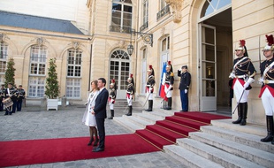 Manuel Valls et Anne Gravoin à Matignon, le 8 avril 2015.