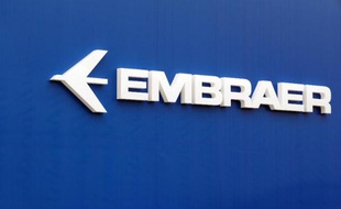 L'avionneur brésilien Embraer a annoncé jeudi une commande ferme d'American Airlines pour 60 jets E175, un contrat évalué à 2,5 milliards de dollars au prix du catalogue.