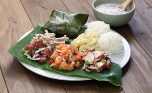Tour à tour saine et gourmande, la gastronomie des îles se distingue par son mélange d'influences asiatiques et occidentales.