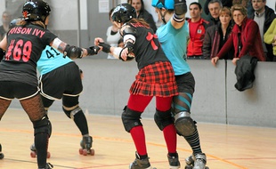 La jammeuse (attaquante)
doit traverser le pack adverse.