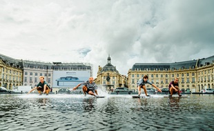 Adrien Raza (au milieu avec la casquette) sur le miroir d'eau.