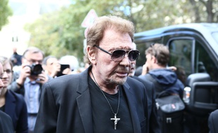 Après de nombreuses rumeurs ce jeudi, un proche de Johnny Hallyday a démenti le décès de la star