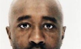 Youssouf Fofana et 20 membres présumés du "gang des barbares", dont deux mineurs, ont été renvoyés lundi devant la cour d'assises des mineurs de Paris, accusés d'avoir séquestré et torturé à mort Ilan Halimi, un jeune Français de confession juive, a-t-on appris de source judiciaire.