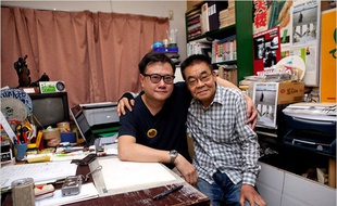 Eric Khoo et Yoshihiro Tatsumi pendant la promotion de Tatsumi