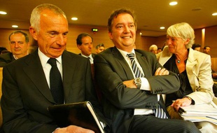 Guy Mathiolon (au centre) a été condamné le 23 juin 2011 à 30.000 euros d'amende pour «détournement de fonds publics» par le tribunal correctionnel de Lyon. A gauche, son avocat, Me Alain Ribeyre.