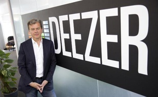 Hans-Holger Albrecht, nouveau patron de Deezer après le départ de Axel Dauchez, pose dans les locaux de l'entreprise à Londres, le 19 mai 2015