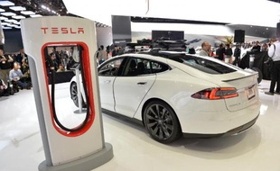 La voiture électrique Tesla, populaire en Norvège